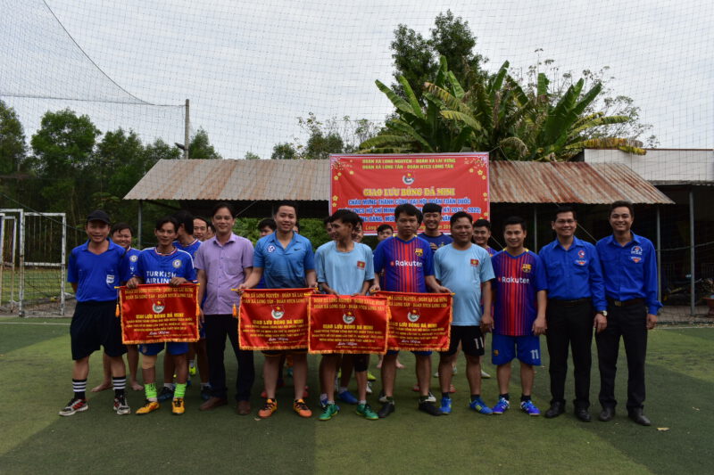 Đoàn Nông trường Long Tân phối hợp tổ chức giao lưu bóng đá mini tứ hùng
