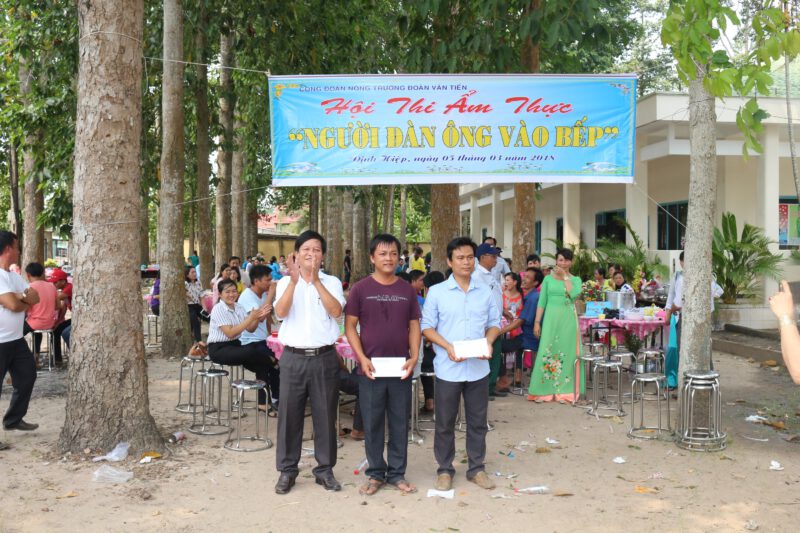 Đoàn Thanh niên: Hơn 150 công nhân lao động Nông trường Đoàn Văn Tiến tham gia Hội thi “Nam giới trổ tài nội trợ”