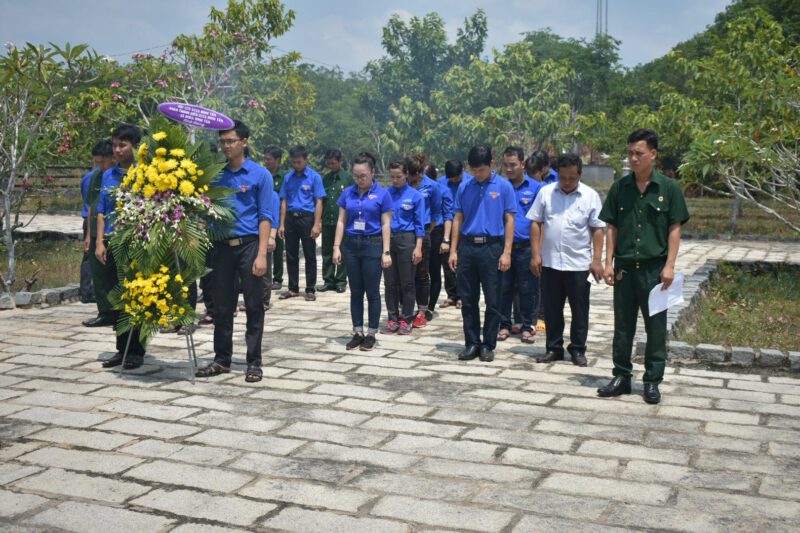 Đoàn Nông trường cao su Minh Tân tổ chức về nguồn tại Sở chỉ huy tiền phương chiến dịch Hồ Chí Minh