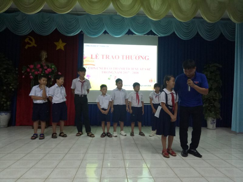 Đoàn thanh niên Nông trường Thanh An phối hợp tổ chức ra quân chiến dịch thanh niên tình nguyện hè năm 2018