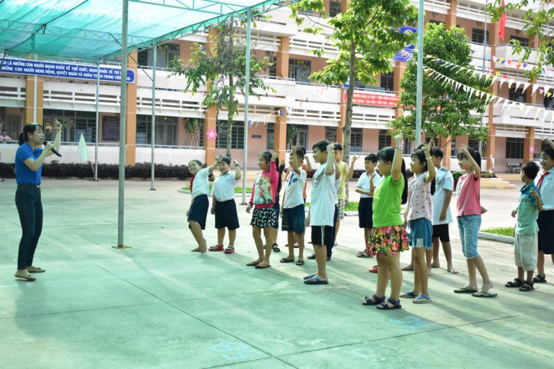 Đoàn thanh niên Nông trường cao su Long Tân phối hợp tổ chức sinh hoạt hè cho các em thiếu nhi