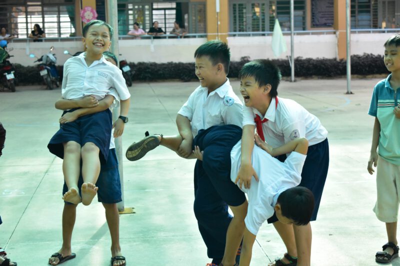 Đoàn thanh niên Nông trường cao su Long Tân phối hợp tổ chức sinh hoạt hè cho các em thiếu nhi