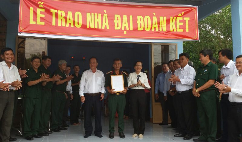 Khối thi đua miền Đông Nam bộ trao nhà đại đoàn kết tại huyện Dầu Tiếng