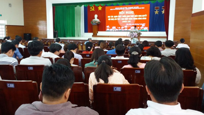 Hơn 400 cán bộ, đảng viên, công nhân lao động tham gia học tập Nghị quyết Trung ương 7 khóa XII