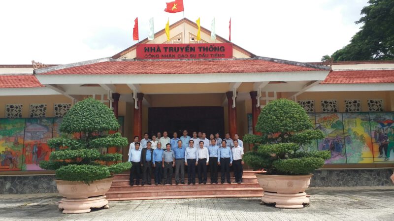 Công ty TNHH MTV Cao su Dầu Tiếng: Đại biểu Trung ương hội <br>hữu nghị Lào - Việt Nam đến thăm và làm việc