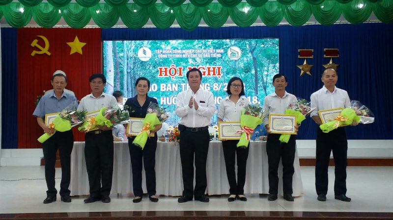 Công ty TNHH MTV Cao su Dầu Tiếng, khen thưởng 6 tập thể <br>nông trường đã hoàn thành tốt kế hoạch sản lượng tháng 8/2018