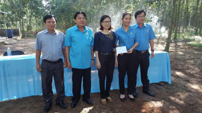 Công đoàn Cao su Việt Nam trao thưởng 3 đơn vị nông trường xuất sắc hoàn thành kế hoạch sản lượng tháng 10 năm 2018