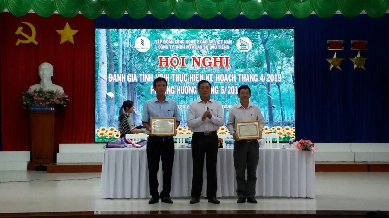 Cao su Dầu Tiếng thưởng 50 triệu đồng cho các đơn vị nông trường vượt kế hoạch tháng 4 và thực hiện tốt công tác PCCN mùa khô năm 2019