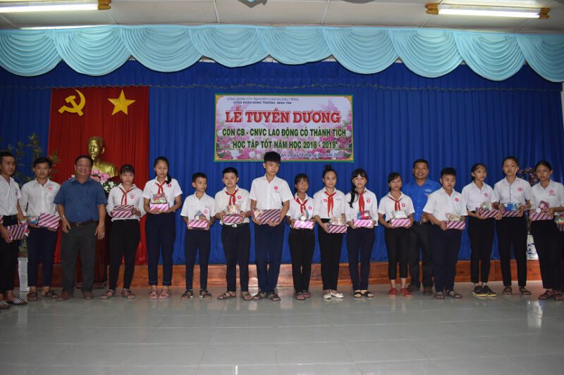 Đoàn thanh niên Nông trường Thanh An tổ chức sinh hoạt hè cho các em thiếu nhi
