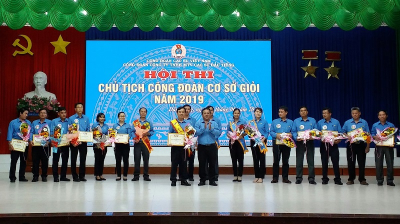 Anh Trần Xuân Bảy- Chủ tịch Công đoàn Xí nghiệp Chế Biến đạt giải nhất Hội thi “Chủ tịch Công đoàn cơ sở giỏi” năm 2019