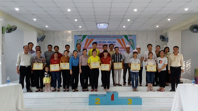 Công đoàn Công ty TNHH MTV Cao su Dầu Tiếng tổ chức khai mạc giải cầu lông, bóng bàn, hội thi nấu ăn và nói chuyện chuyên đề chào mừng kỷ niệm ngày gia đình Việt Nam