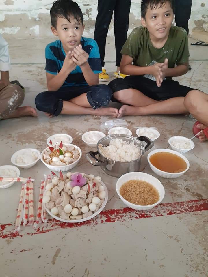 Đoàn Thanh niên Nông trường cao su Trần Văn Lưu phối hợp tổ chức sinh hoạt hè cho các em thiếu nhi