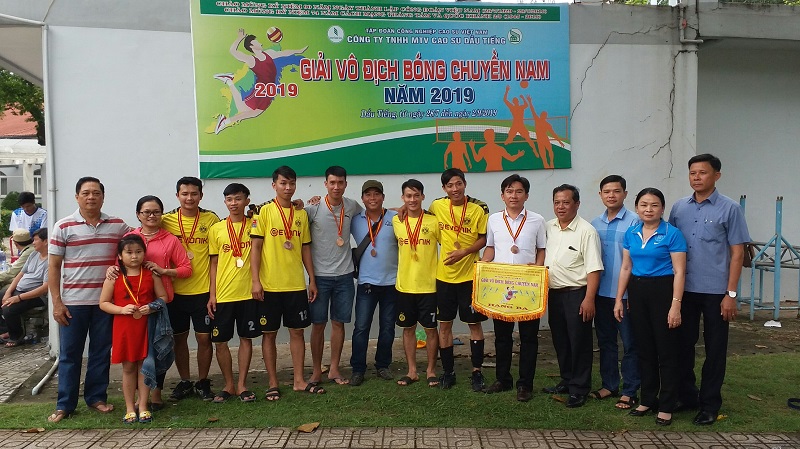 Phòng TTBV Công ty đạt cúp vô địch giải bóng chuyền nam Cao su Dầu Tiếng năm 2019