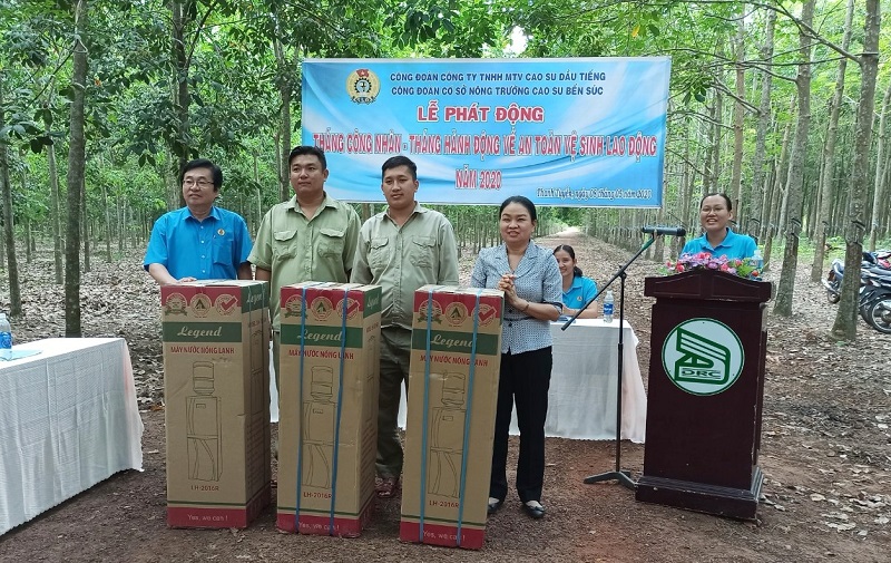 Công đoàn nông trường Thanh An và nông trường Bến Súc ra quân tháng công nhân và tháng hành động về An toàn vệ sinh lao động năm 2020