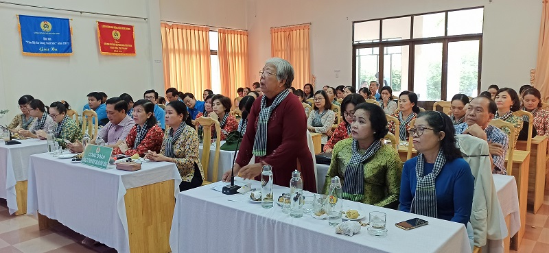 Điểm cầu Công đoàn Cao su Dầu Tiếng họp mặt 90 năm ngày thành lập Hội Liên hiệp Phụ nữ Việt Nam 20/10
