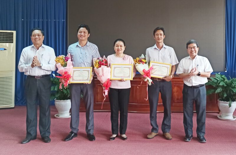 Cao su Dầu Tiếng trao thưởng các cá nhân đạt thành tích cao tại hội thi thợ giỏi ngành Cao su năm 2020