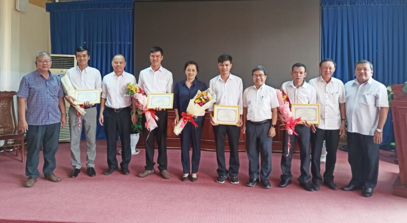 Cao su Dầu Tiếng trao thưởng các cá nhân đạt thành tích cao tại hội thi thợ giỏi ngành Cao su năm 2020