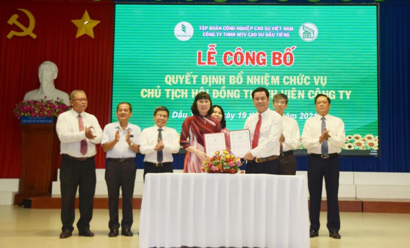 Bà Huỳnh Thị Cẩm Hồng giữ chức vụ chủ tịch Hội đồng Thành viên Công ty Cao su Dầu Tiếng