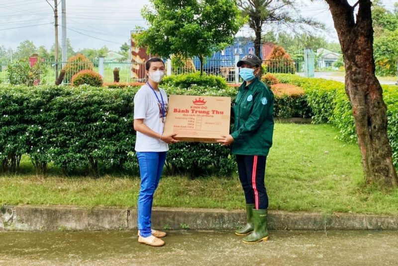 Cao su Dầu Tiếng trao hơn 5.700 cái bánh Trung thu cho con em công nhân