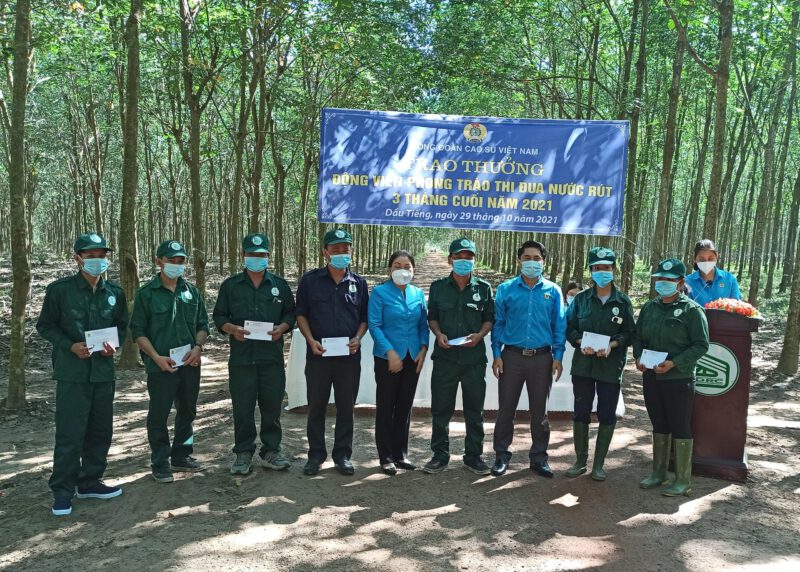 Công đoàn Cao su Việt Nam khen thưởng, động viên phong trào thi đua nước rút 3 tháng cuối năm 2021 tại Công ty TNHH MTV Cao su Dầu Tiếng