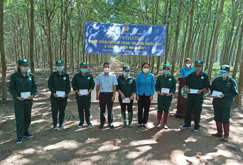 Công đoàn Cao su Việt Nam khen thưởng, động viên phong trào thi đua nước rút 3 tháng cuối năm 2021 tại Công ty TNHH MTV Cao su Dầu Tiếng
