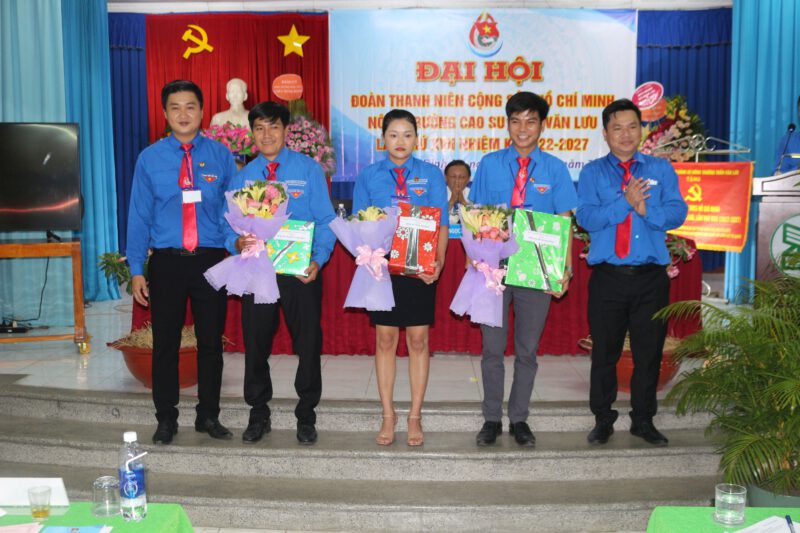 Đoàn Thanh niên Nông trường Cao su Trần Văn Lưu tích cực tham gia xây dựng Đảng, thực hiện có hiệu quả nhiệm vụ sản xuất
