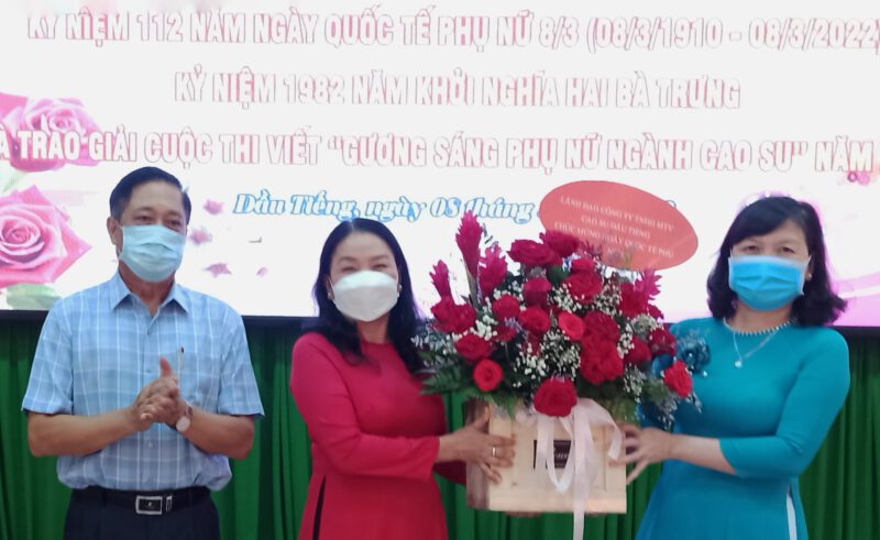 Công đoàn Cao su Việt Nam họp mặt ngày Quốc tế Phụ nữ 08/03, trao giải cuộc thi viết “Gương sáng phụ nữ ngành Cao su” năm 2022