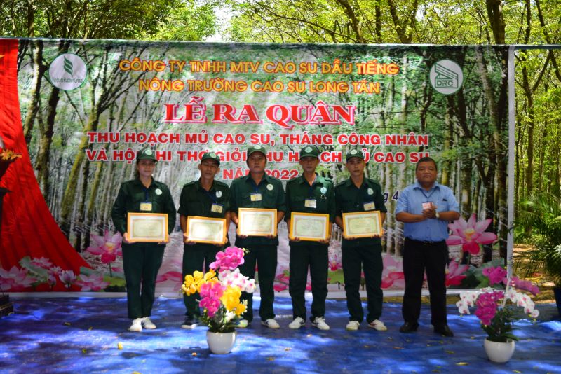Nông trường Long Tân: 32 thí sinh tham gia hội thi thợ giỏi thu hoạch mủ cao su năm 2022