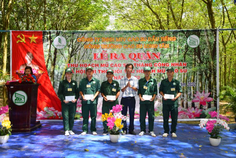 Nông trường Long Tân: 32 thí sinh tham gia hội thi thợ giỏi thu hoạch mủ cao su năm 2022