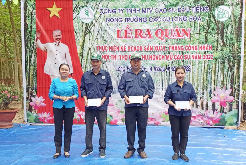 Hội thi thợ giỏi thu hoạch mủ cao su Nông trường Cao su Long Hòa, nhiều tập thể, cá nhân xuất sắc được khen thưởng