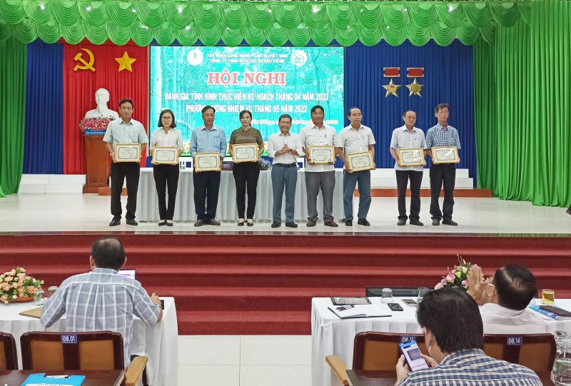 Cao su Dầu Tiếng thưởng 8 nông trường vượt kế hoạch tháng 04/2022
