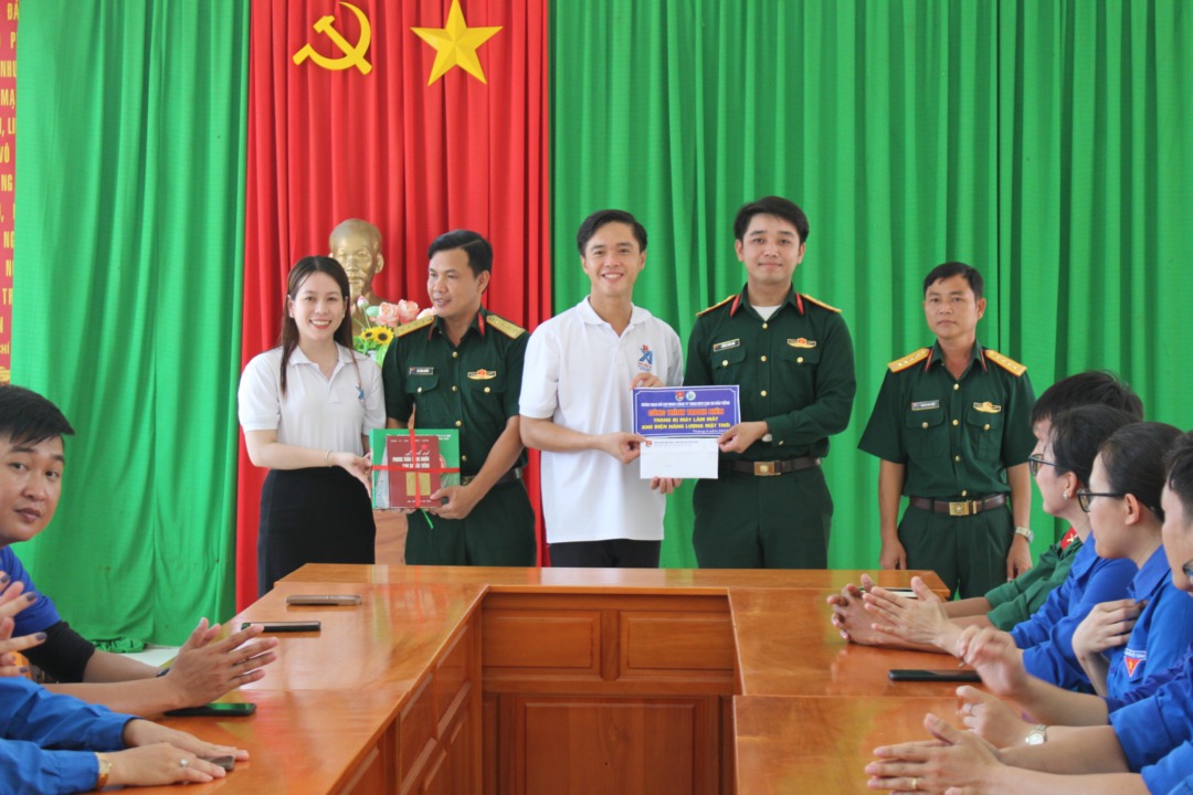 Đoàn TN Công ty tổ chức hành trình Về nguồn “Vì nghĩa tình biên giới hải đảo” tại tỉnh Bình Thuận năm 2023