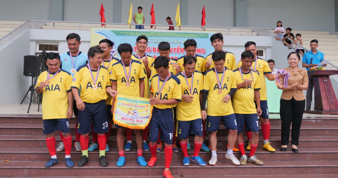 Đạt Cúp mùa giải 2023, nông trường Trần Văn Lưu giữ vững ngôi vô địch