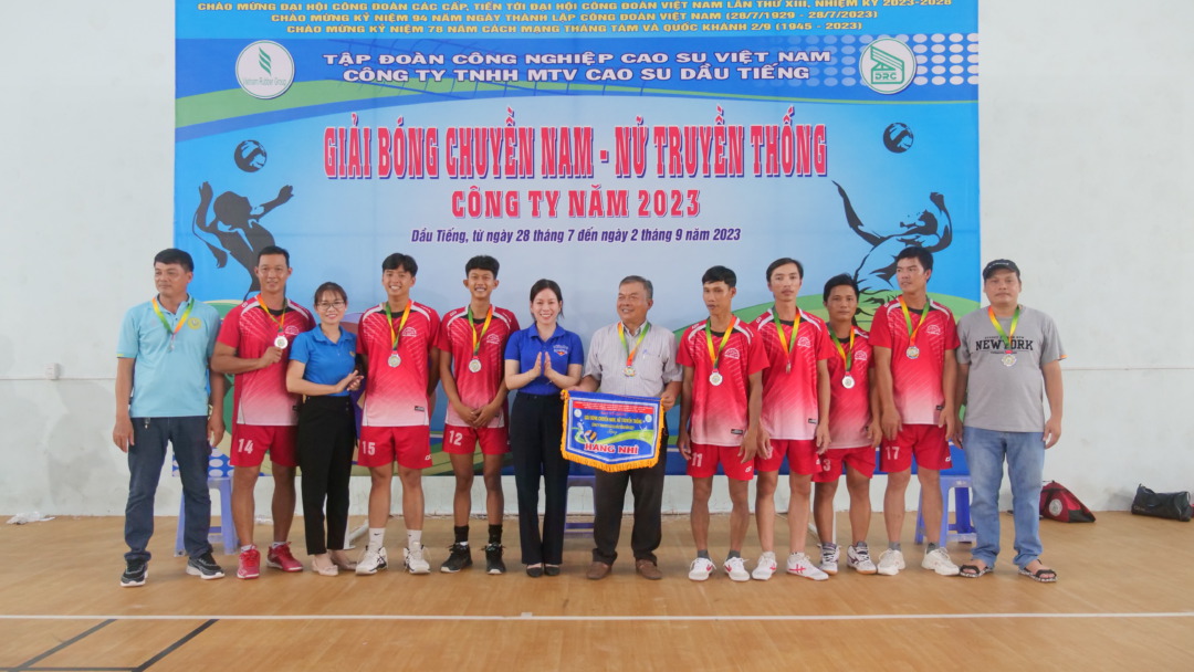 Xí nghiệp Chế Biến Cao su Dầu Tiếng xuất sắc đạt hai cúp vô địch giải bóng chuyền Nam, Nữ mùa giải 2023