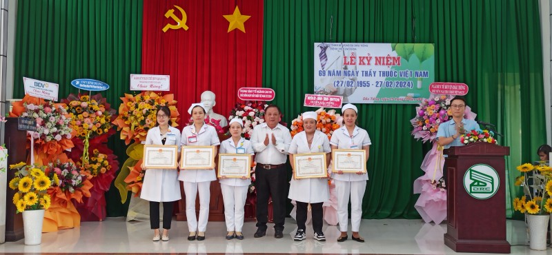 Bệnh viện Đa khoa Cao su Dầu Tiếng họp mặt 69 năm ngày thầy thuốc Việt Nam