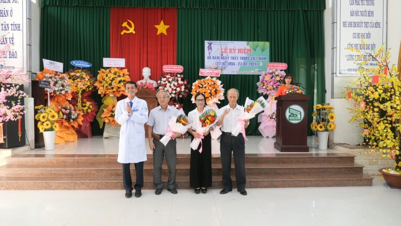 Bệnh viện Đa khoa Cao su Dầu Tiếng họp mặt 69 năm ngày thầy thuốc Việt Nam