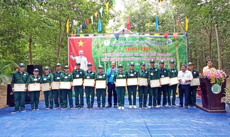 Cao su Dầu Tiếng: Nông trường Cao su Trần Văn Lưu đạt giải nhất đồng đội tại Hội thi Thợ giỏi thu hoạch mủ cao su năm 2024