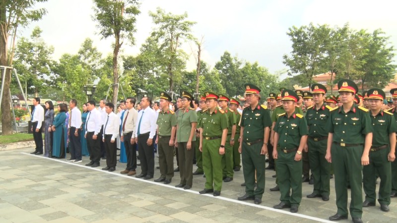 Trang trọng lễ viếng nghĩa trang liệt sĩ huyện Dầu Tiếng kỷ niệm 77 năm Ngày Thương binh Liệt sĩ 27/7