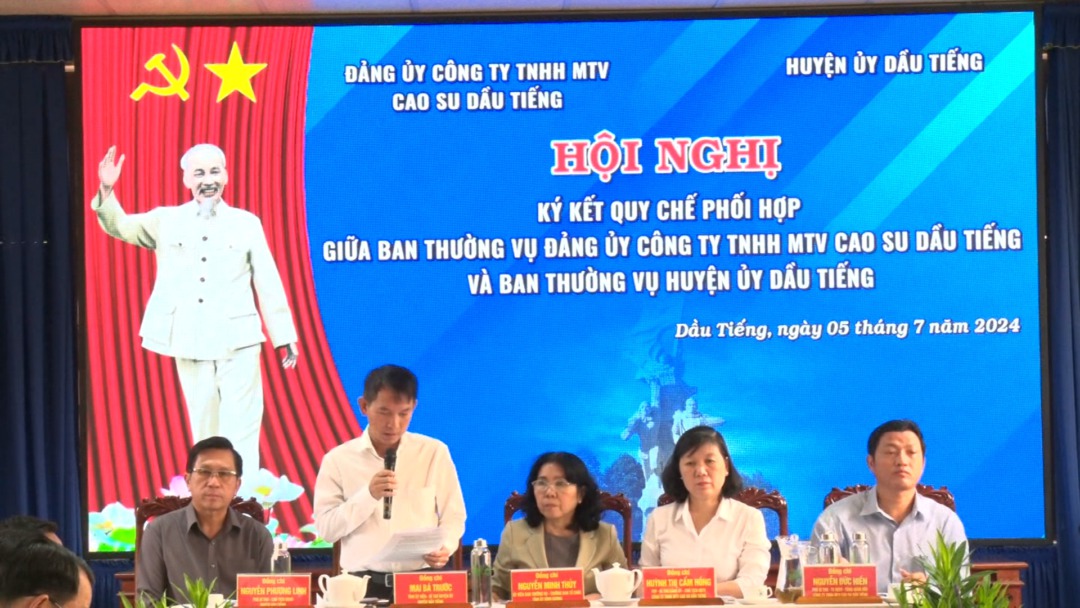 Lễ ký kết quy chế phối hợp giữa Huyện ủy Dầu Tiếng và Đảng ủy công ty TNHH MTV Cao su Dầu Tiếng