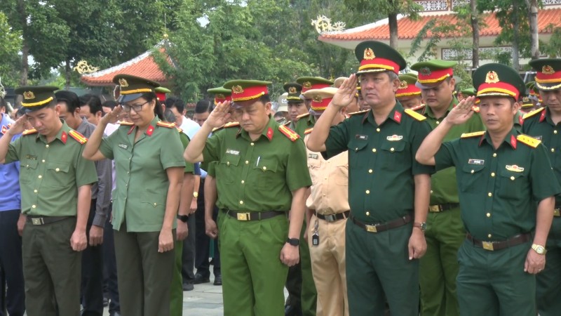 Trang trọng lễ viếng nghĩa trang liệt sĩ huyện Dầu Tiếng kỷ niệm 77 năm Ngày Thương binh Liệt sĩ 27/7