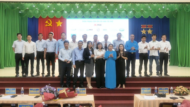 Cao su Dầu Tiếng khen thưởng 205 học sinh, sinh viên vượt khó học giỏi