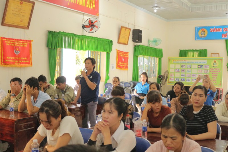 Nông trường Cao su Đoàn Văn Tiến, đối thoại với người lao động